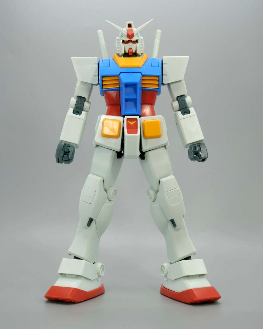 MGガンダムベース限定RX-78-2ガンダム（パーフェクトガンダムVer.）[アニメカラー]のガンプラレビュー画像です