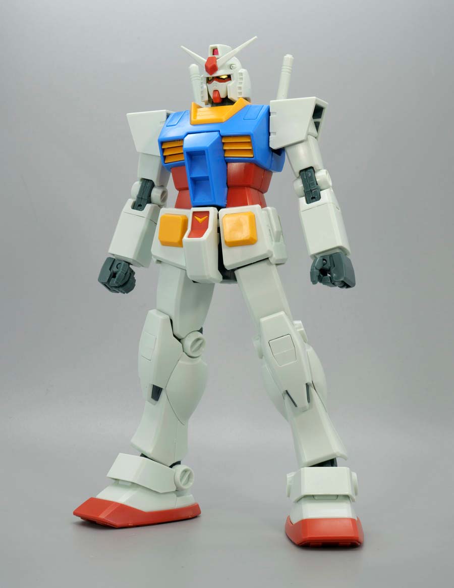 MGガンダムベース限定RX-78-2ガンダム（パーフェクトガンダムVer.）[アニメカラー]のガンプラレビュー画像です