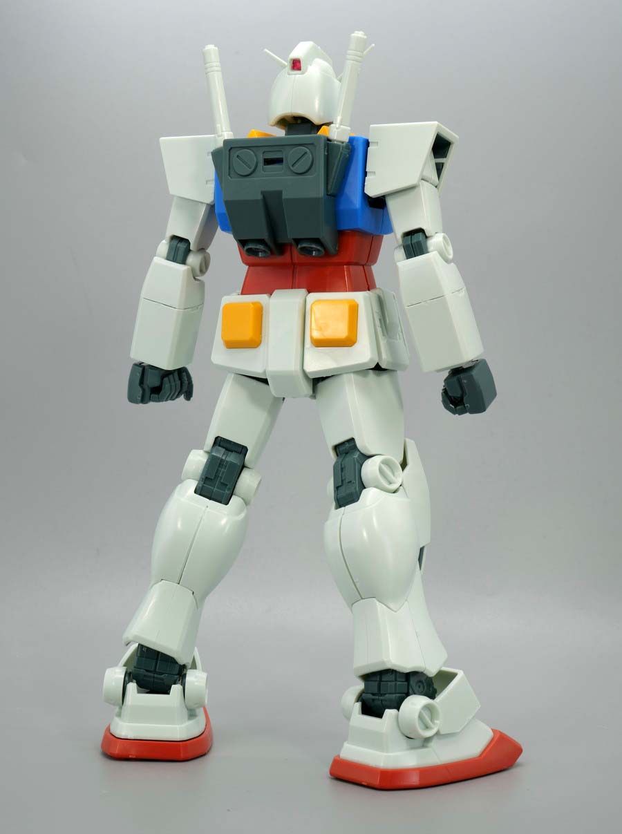 MGガンダムベース限定RX-78-2ガンダム（パーフェクトガンダムVer.）[アニメカラー]のガンプラレビュー画像です