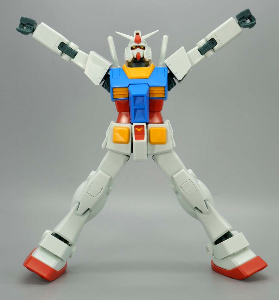 MGガンダムベース限定RX-78-2ガンダム（パーフェクトガンダムVer.）[アニメカラー]のガンプラレビュー画像です