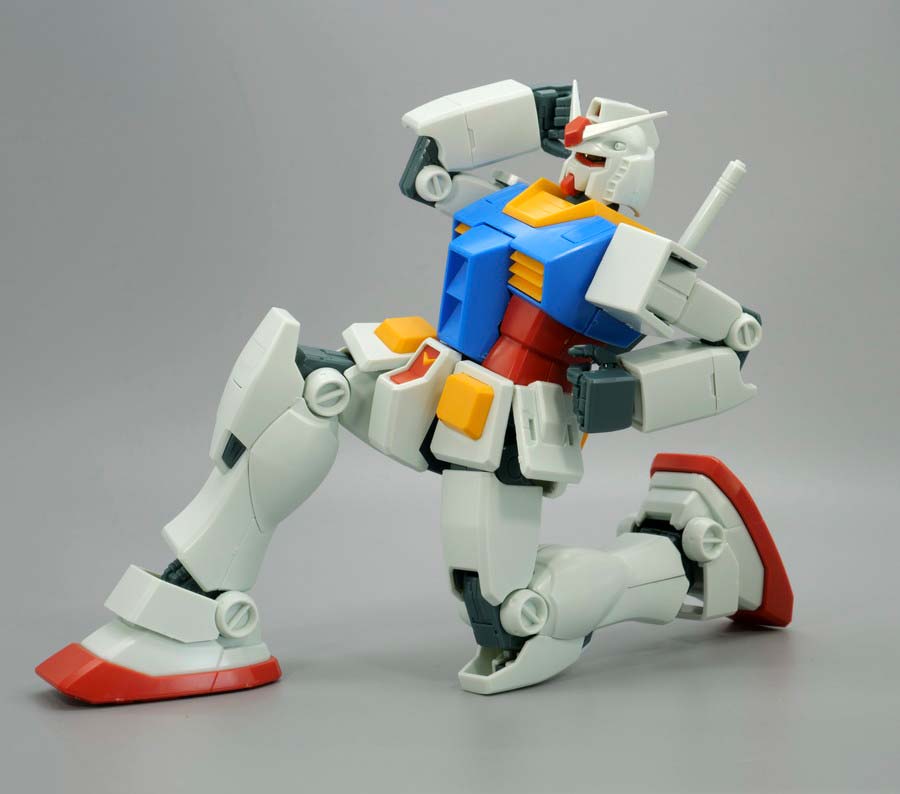 MGガンダムベース限定RX-78-2ガンダム（パーフェクトガンダムVer.）[アニメカラー]のガンプラレビュー画像です