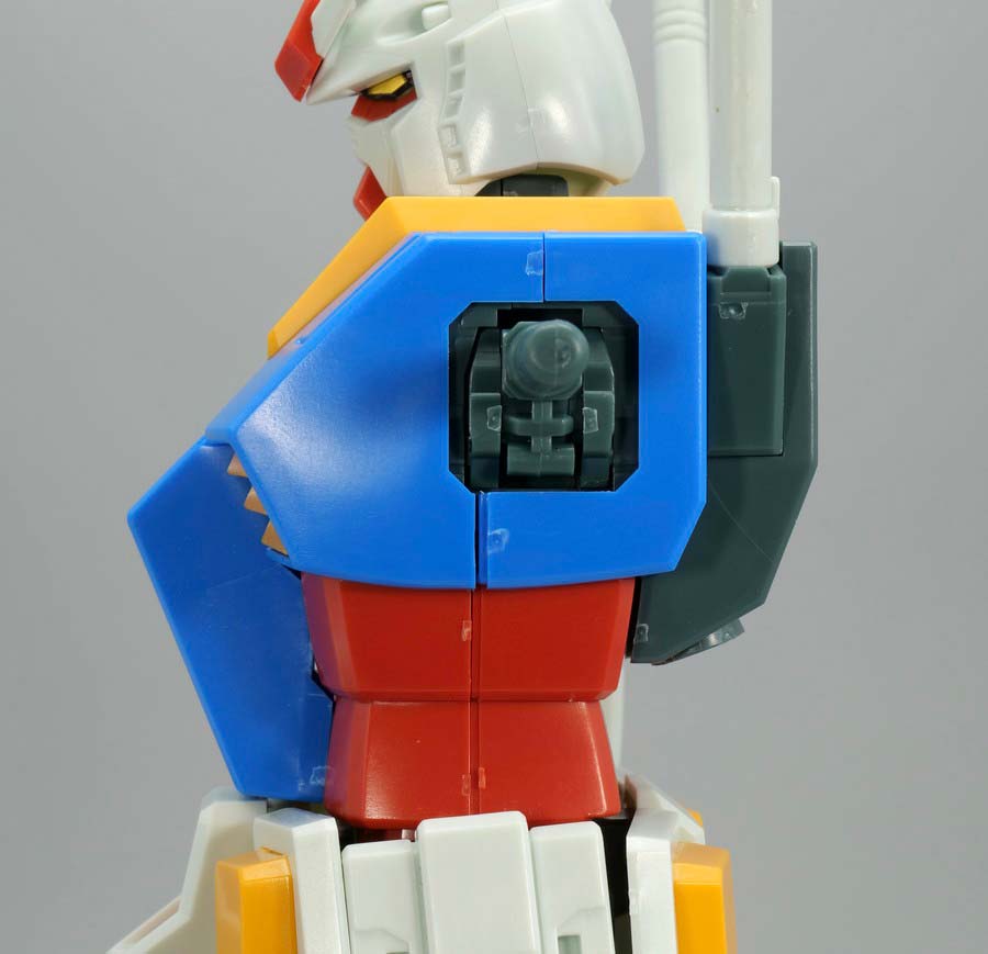 MGガンダムベース限定RX-78-2ガンダム（パーフェクトガンダムVer.）[アニメカラー]のガンプラレビュー画像です