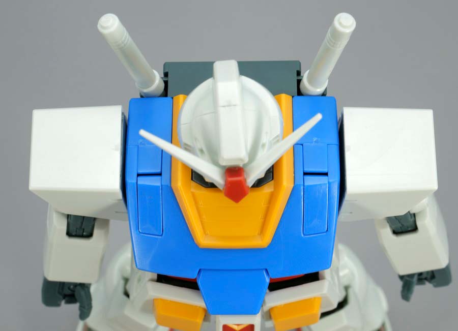 MGガンダムベース限定RX-78-2ガンダム（パーフェクトガンダムVer.）[アニメカラー]のガンプラレビュー画像です