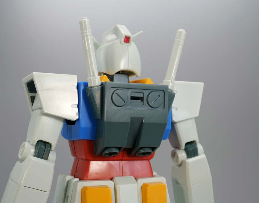 MGガンダムベース限定RX-78-2ガンダム（パーフェクトガンダムVer.）[アニメカラー]のガンプラレビュー画像です