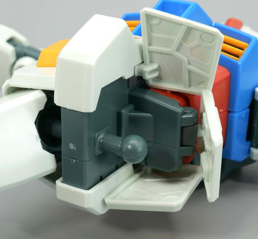 MGガンダムベース限定RX-78-2ガンダム（パーフェクトガンダムVer.）[アニメカラー]のガンプラレビュー画像です