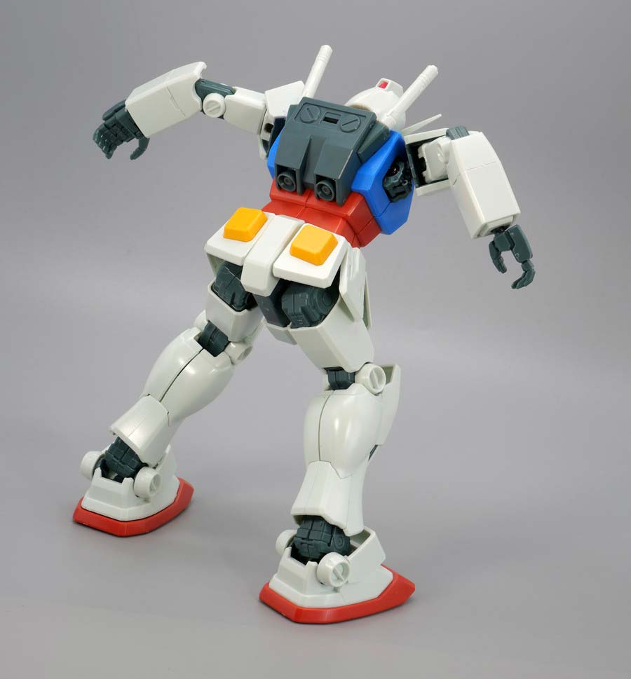 MGガンダムベース限定RX-78-2ガンダム（パーフェクトガンダムVer.）[アニメカラー]のガンプラレビュー画像です