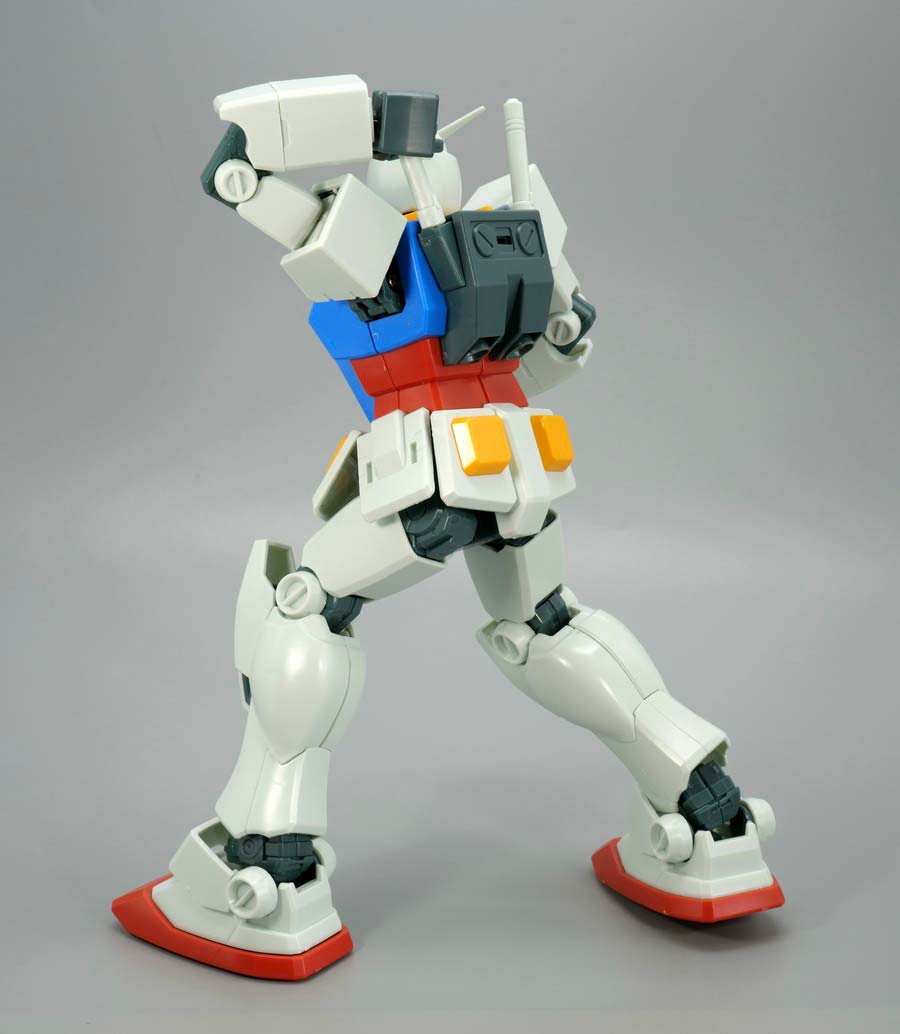 MGガンダムベース限定RX-78-2ガンダム（パーフェクトガンダムVer.）[アニメカラー]のガンプラレビュー画像です