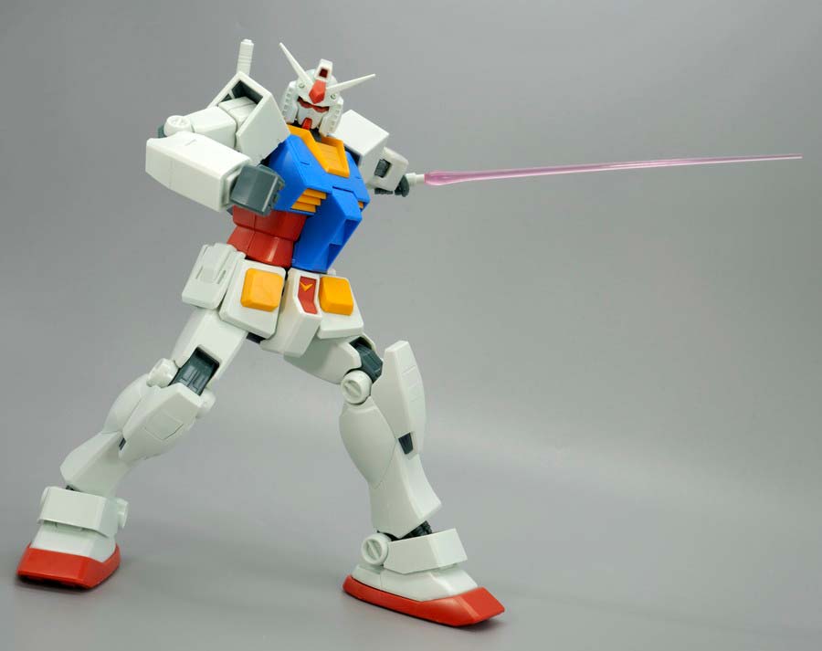 MGガンダムベース限定RX-78-2ガンダム（パーフェクトガンダムVer.）[アニメカラー]のガンプラレビュー画像です