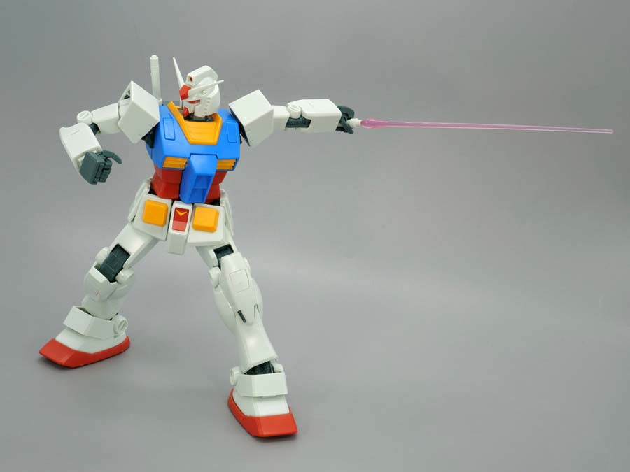 MGガンダムベース限定RX-78-2ガンダム（パーフェクトガンダムVer.）[アニメカラー]のガンプラレビュー画像です