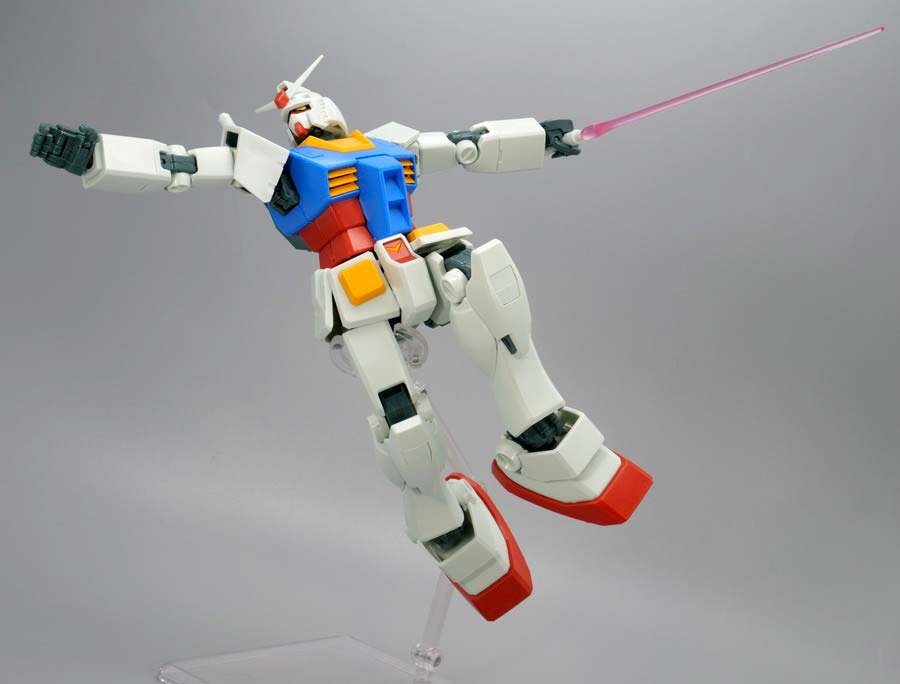 MGガンダムベース限定RX-78-2ガンダム（パーフェクトガンダムVer.）[アニメカラー]のガンプラレビュー画像です