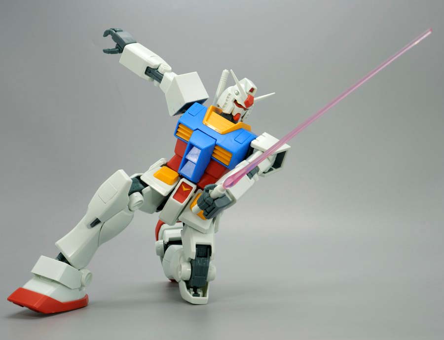 MGガンダムベース限定RX-78-2ガンダム（パーフェクトガンダムVer.）[アニメカラー]のガンプラレビュー画像です