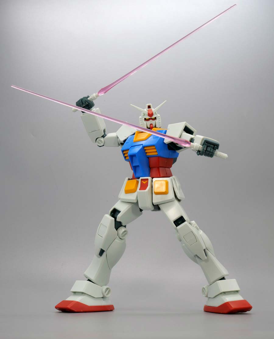 MGガンダムベース限定RX-78-2ガンダム（パーフェクトガンダムVer.）[アニメカラー]のガンプラレビュー画像です