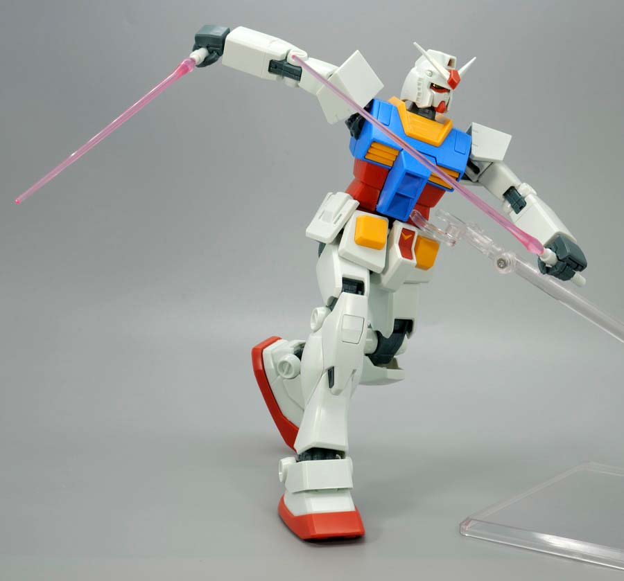 MGガンダムベース限定RX-78-2ガンダム（パーフェクトガンダムVer.）[アニメカラー]のガンプラレビュー画像です