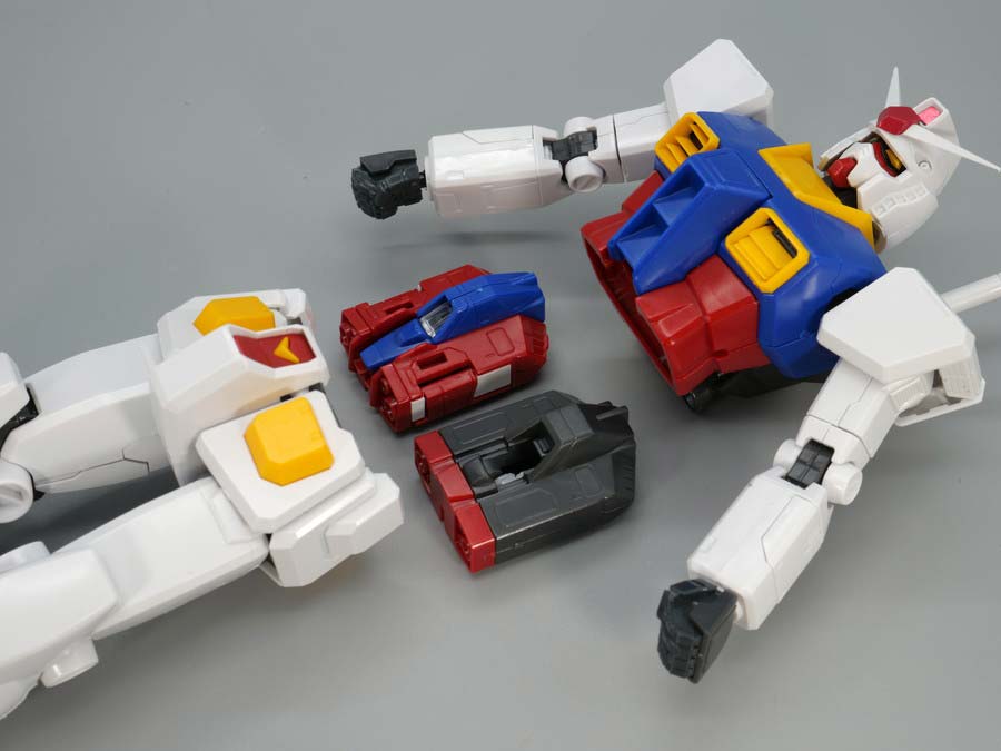 MG RX-78-2ガンダム Ver.1.5のガンプラレビュー画像です