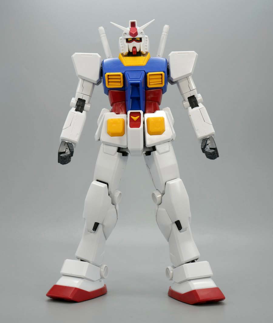 MG RX-78-2ガンダム Ver.1.5のガンプラレビュー画像です