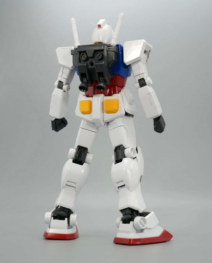 MG RX-78-2ガンダム Ver.1.5のガンプラレビュー画像です