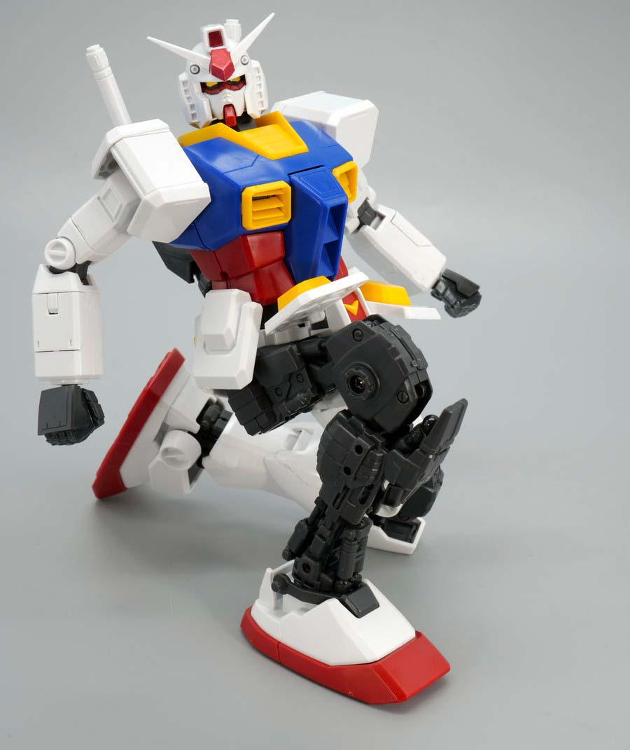 MG RX-78-2ガンダム Ver.1.5のガンプラレビュー画像です