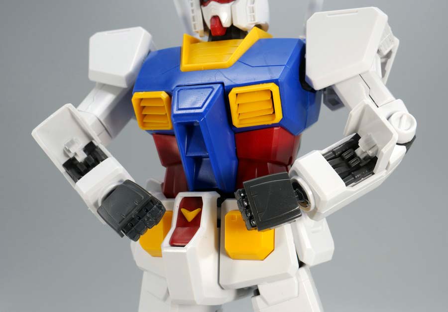 MG RX-78-2ガンダム Ver.1.5のガンプラレビュー画像です