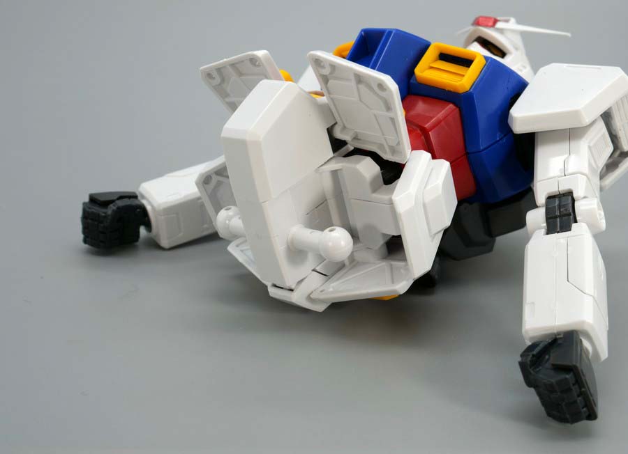 MG RX-78-2ガンダム Ver.1.5のガンプラレビュー画像です