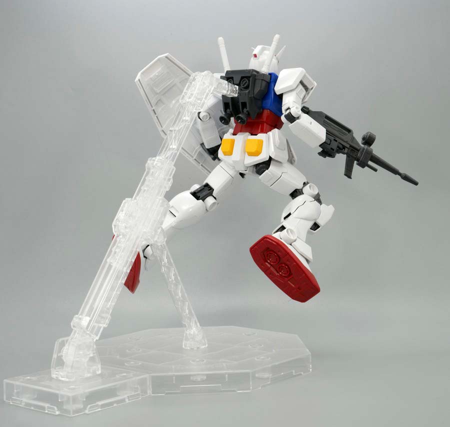 MG RX-78-2ガンダム Ver.1.5のガンプラレビュー画像です