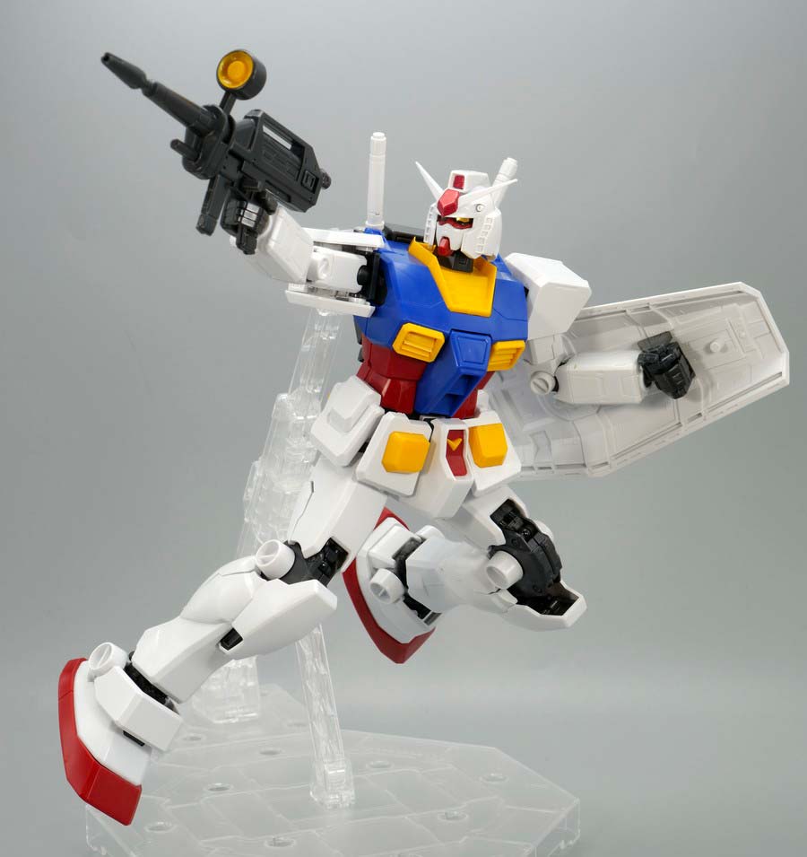 MG RX-78-2ガンダム Ver.1.5のガンプラレビュー画像です