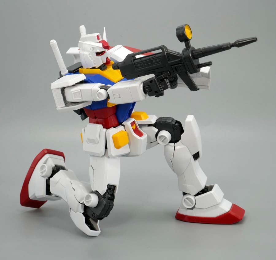 MG RX-78-2ガンダム Ver.1.5のガンプラレビュー画像です