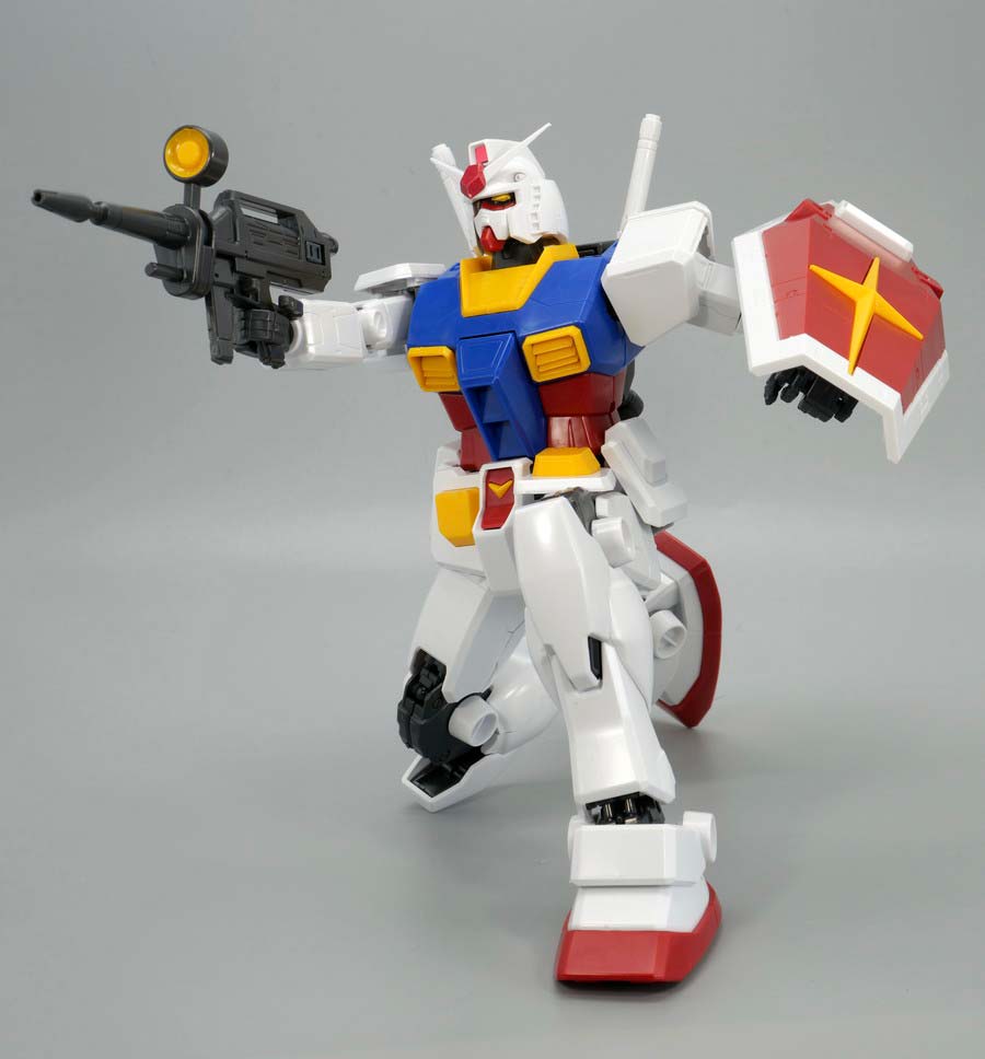 MG RX-78-2ガンダム Ver.1.5のガンプラレビュー画像です