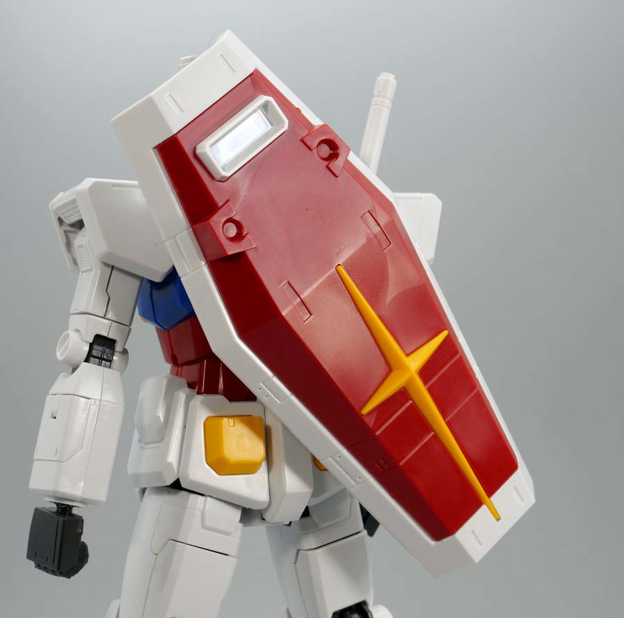 MG RX-78-2ガンダム Ver.1.5のガンプラレビュー画像です