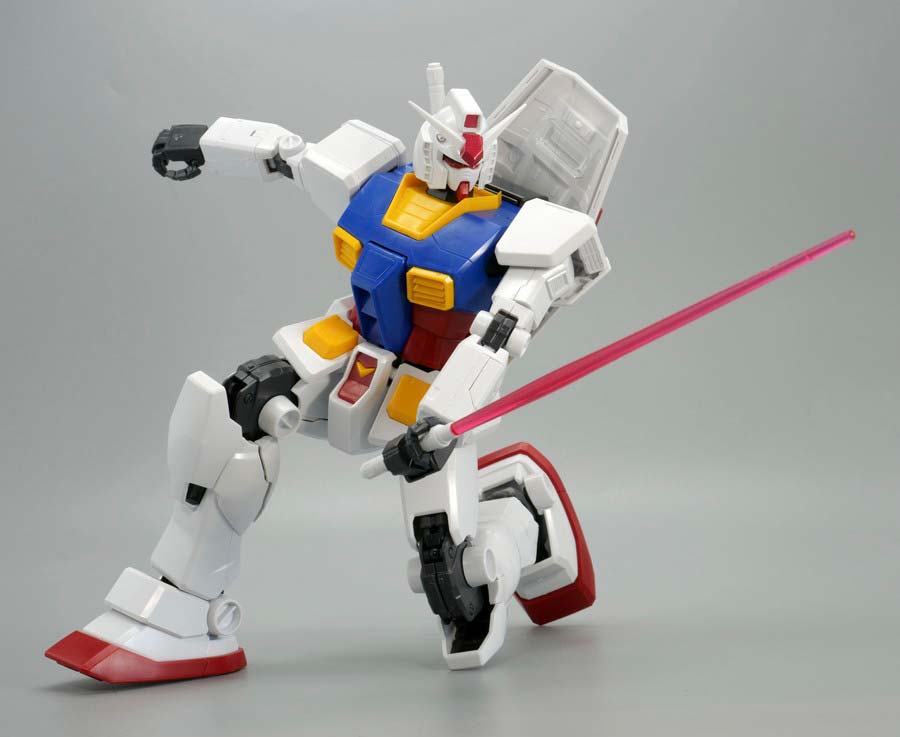 MG RX-78-2ガンダム Ver.1.5のガンプラレビュー画像です