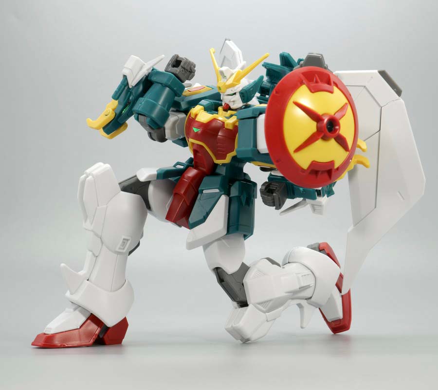 HGACアルトロンガンダムのガンプラレビュー画像です