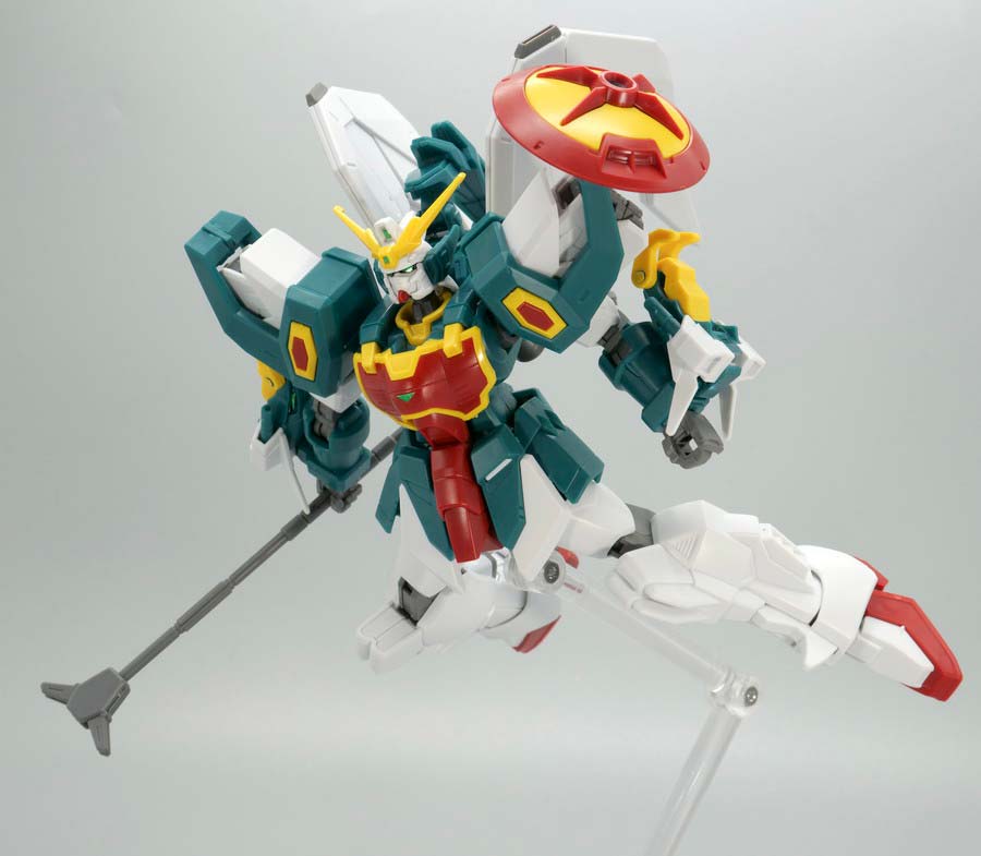 HGACアルトロンガンダムのガンプラレビュー画像です