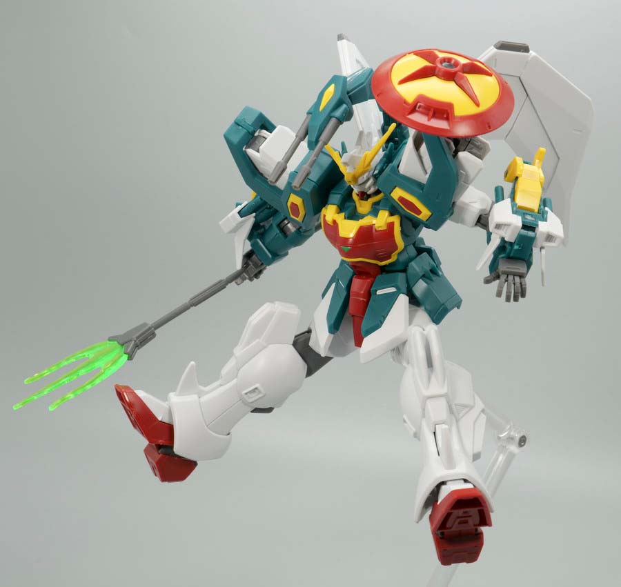 HGACアルトロンガンダムのガンプラレビュー画像です