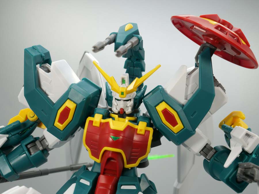 HGACアルトロンガンダムのガンプラレビュー画像です