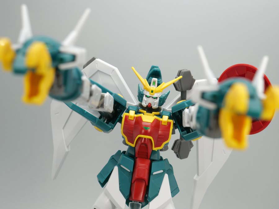 HGACアルトロンガンダムのガンプラレビュー画像です