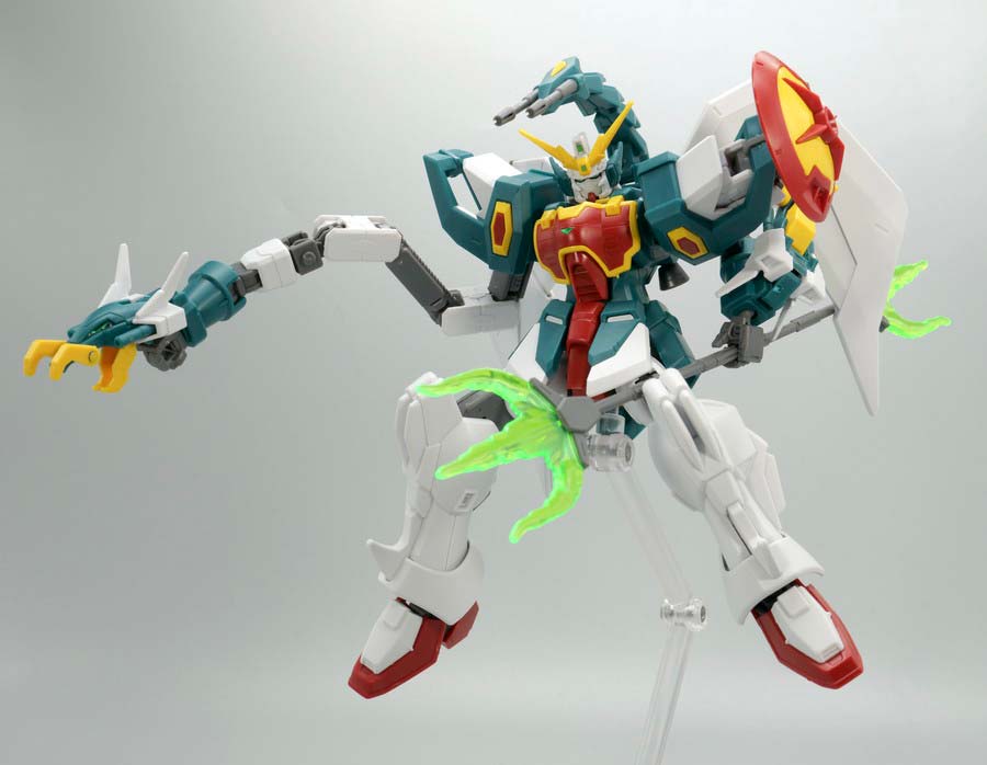 HGACアルトロンガンダムのガンプラレビュー画像です