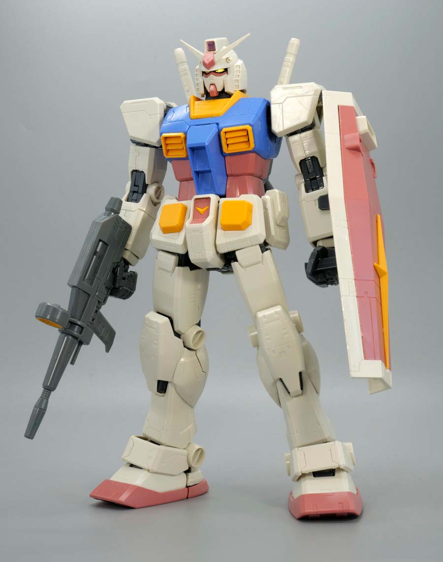 MG 1/100 RX-78-2ガンダム Ver.ONE YEAR WAR 0079のガンプラレビュー画像です