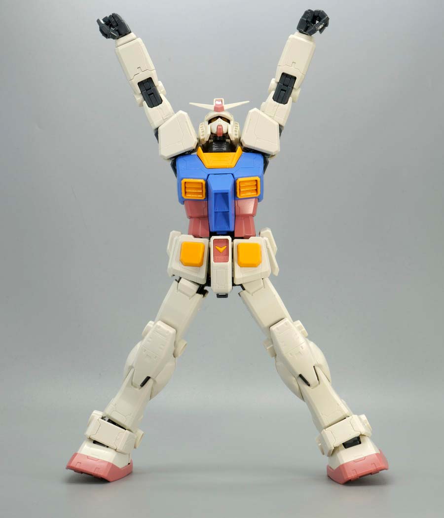 MG 1/100 RX-78-2ガンダム Ver.ONE YEAR WAR 0079のガンプラレビュー画像です