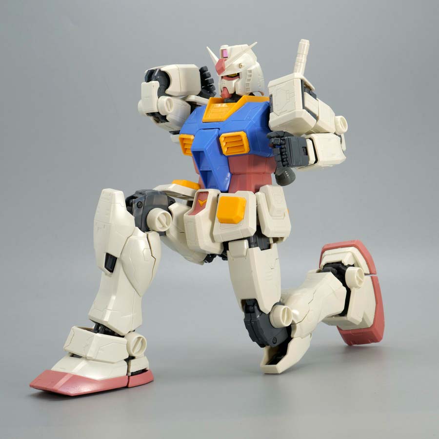 MG 1/100 RX-78-2ガンダム Ver.ONE YEAR WAR 0079のガンプラレビュー画像です