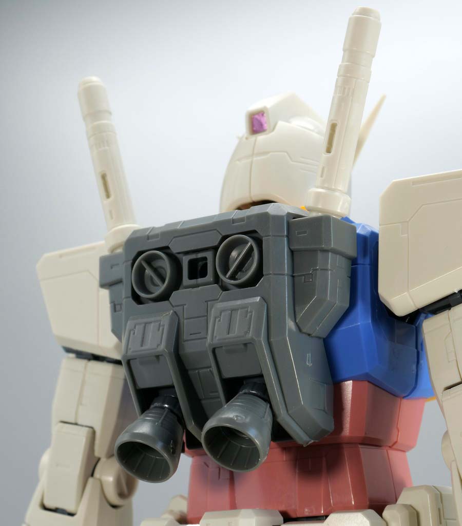 MG 1/100 RX-78-2ガンダム Ver.ONE YEAR WAR 0079のガンプラレビュー画像です