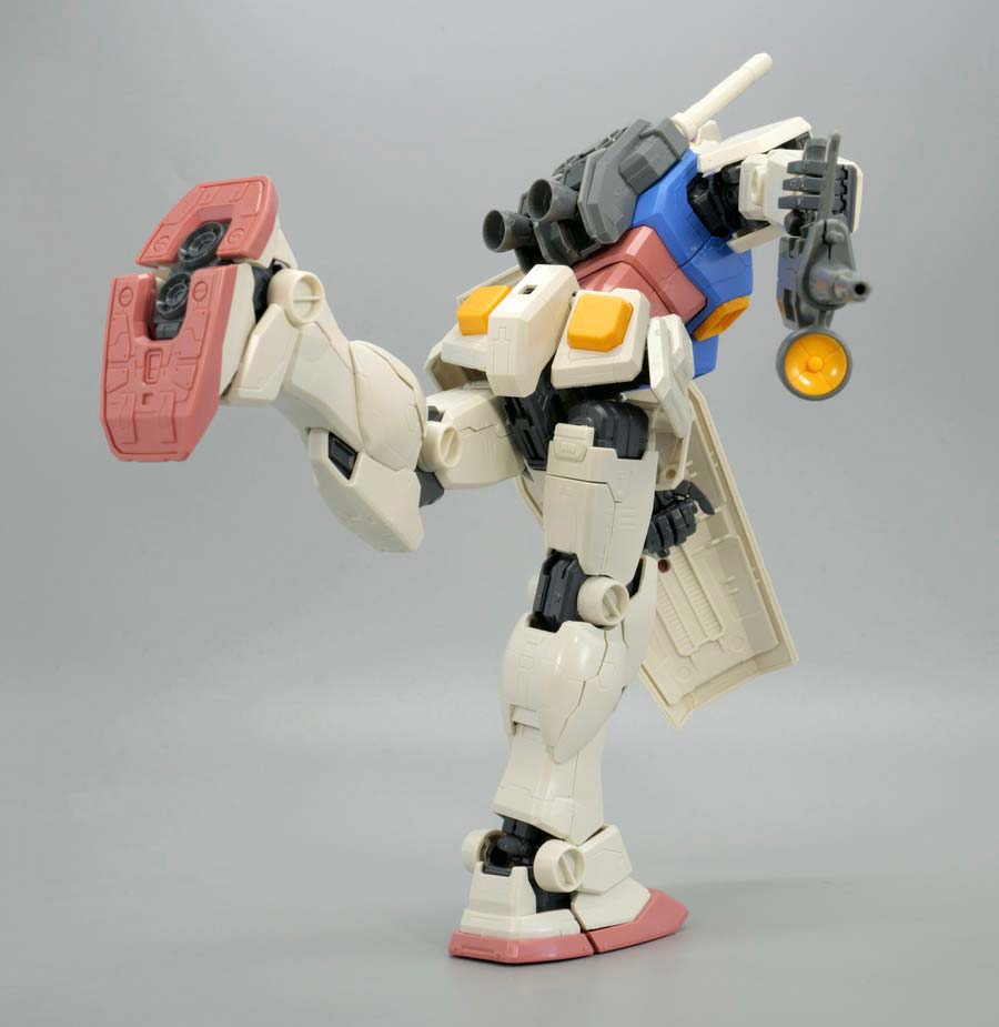 MG 1/100 RX-78-2ガンダム Ver.ONE YEAR WAR 0079のガンプラレビュー画像です