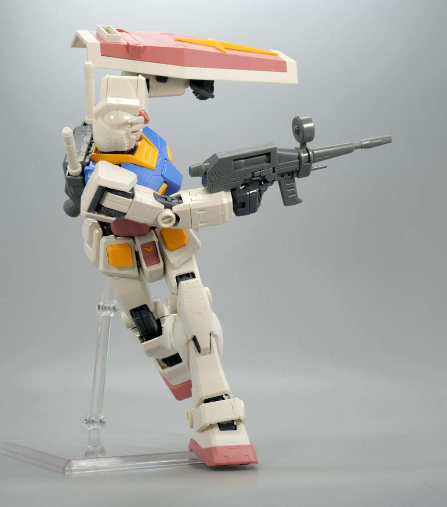 MG 1/100 RX-78-2ガンダム Ver.ONE YEAR WAR 0079のガンプラレビュー画像です