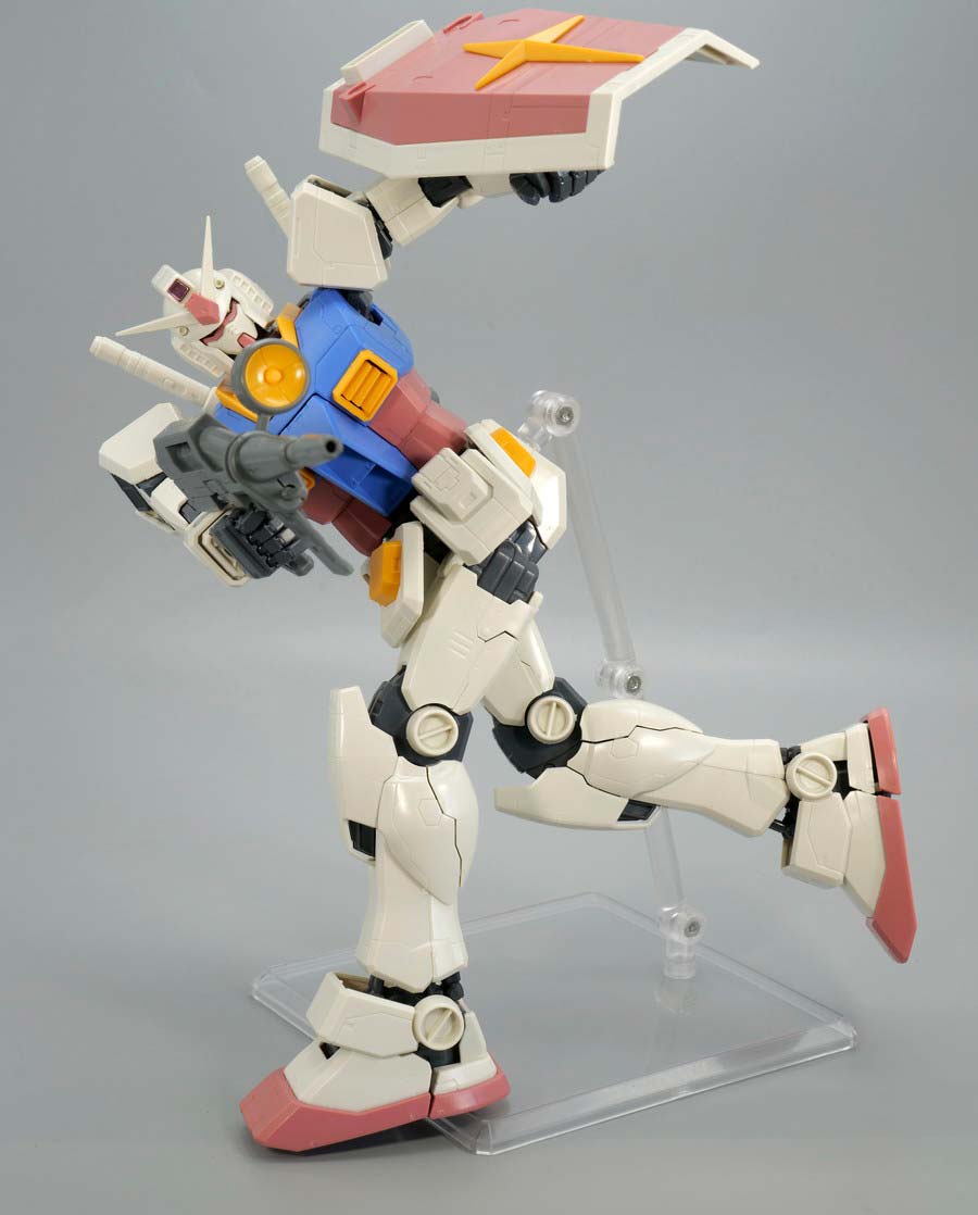 MG 1/100 RX-78-2ガンダム Ver.ONE YEAR WAR 0079のガンプラレビュー画像です