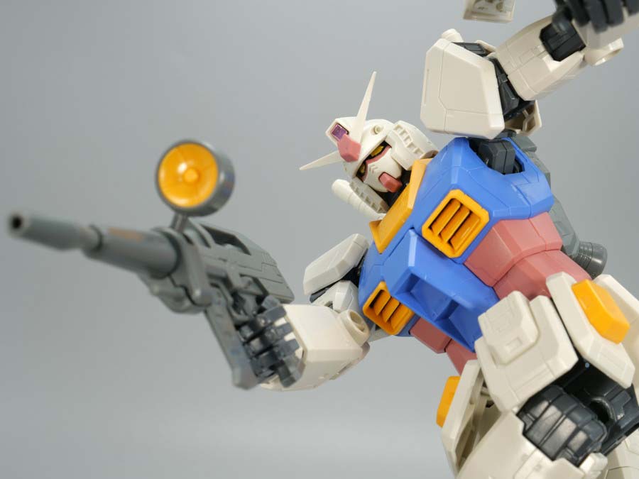 MG 1/100 RX-78-2ガンダム Ver.ONE YEAR WAR 0079のガンプラレビュー画像です