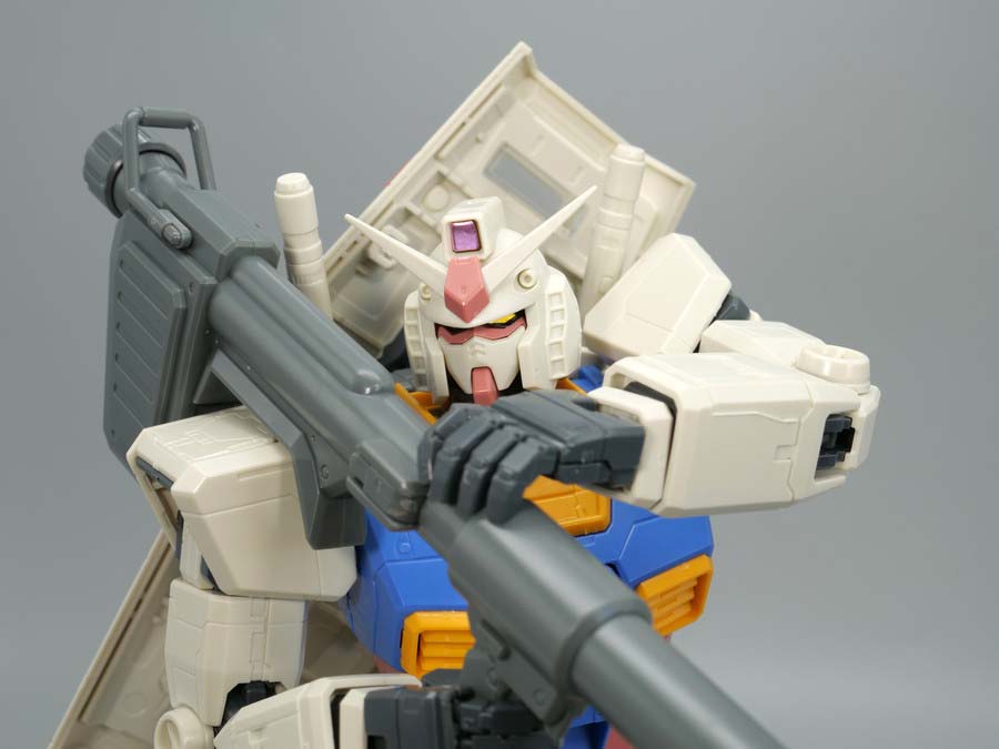 MG 1/100 RX-78-2ガンダム Ver.ONE YEAR WAR 0079のガンプラレビュー画像です