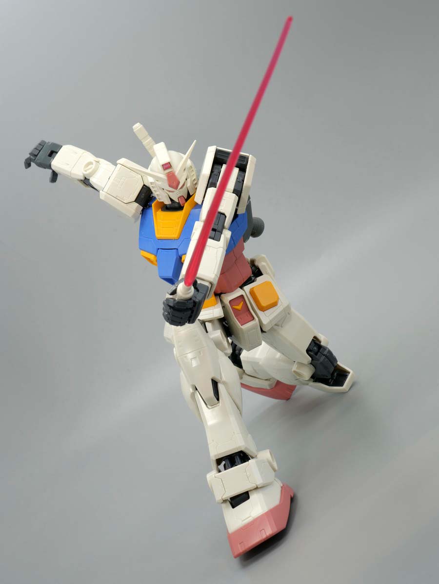 MG 1/100 RX-78-2ガンダム Ver.ONE YEAR WAR 0079のガンプラレビュー画像です