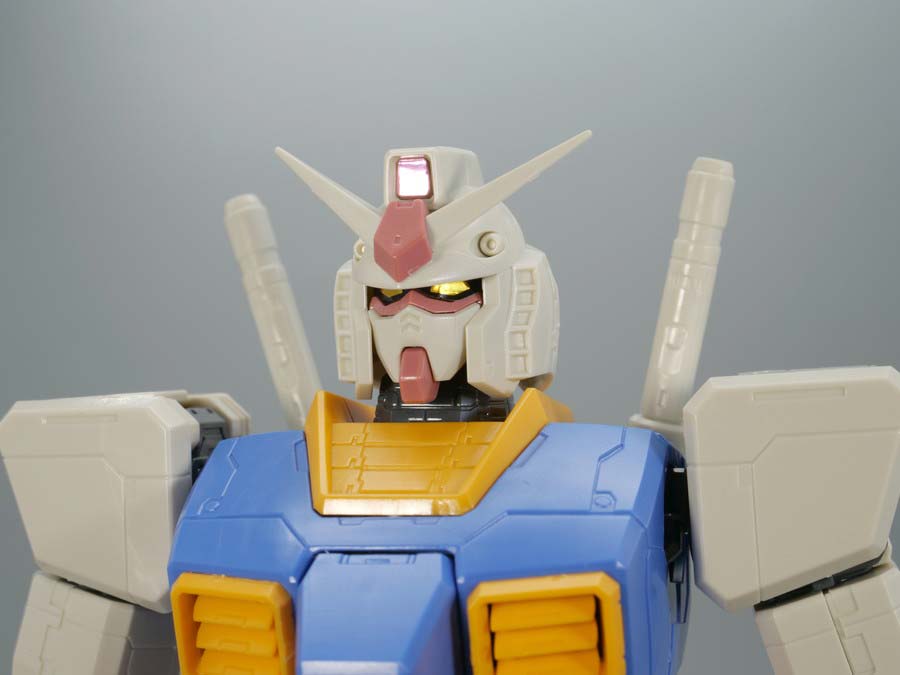 MG 1/100 RX-78-2ガンダム Ver.ONE YEAR WAR 0079のガンプラレビュー画像です