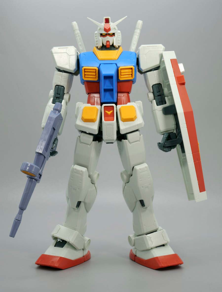 MG 1/100 RX-78-2ガンダム Ver.ONE YEAR WAR 0079 アニメーションカラーバージョンのガンプラレビュー画像です