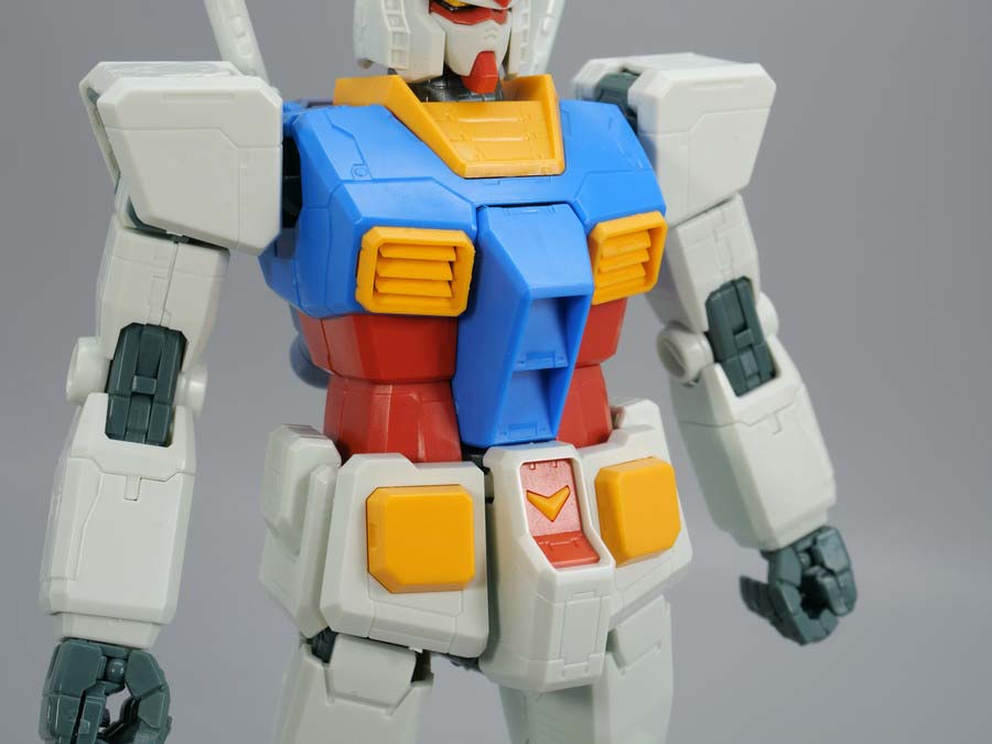 MG 1/100 RX-78-2ガンダム Ver.ONE YEAR WAR 0079 アニメーションカラーバージョンのガンプラレビュー画像です