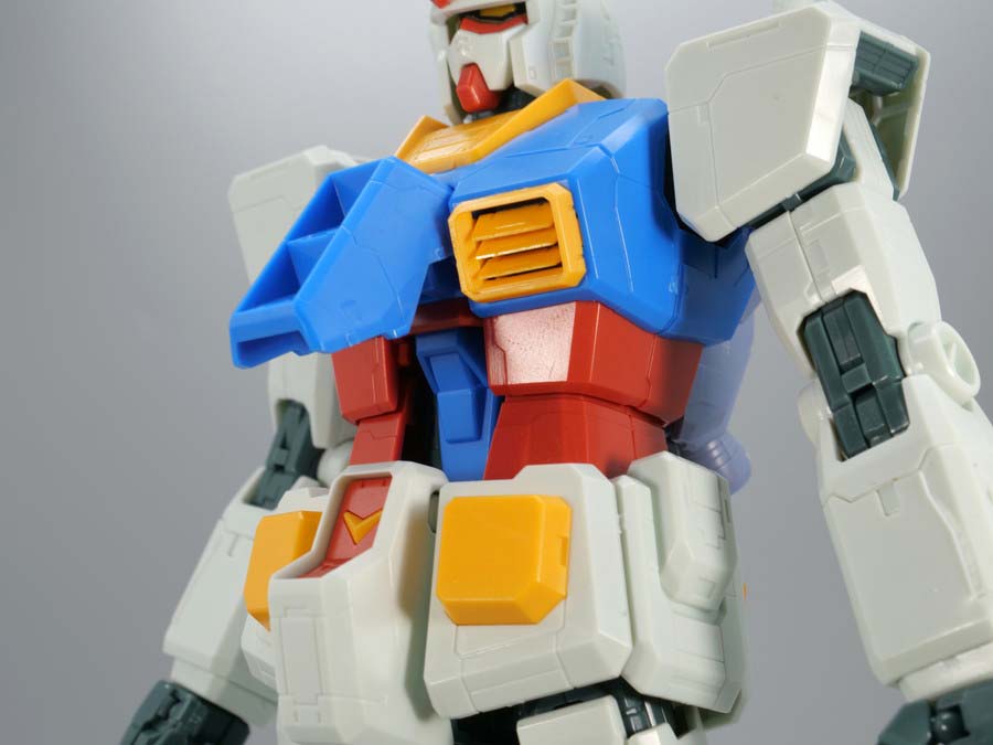 MG 1/100 RX-78-2ガンダム Ver.ONE YEAR WAR 0079 アニメーションカラーバージョンのガンプラレビュー画像です