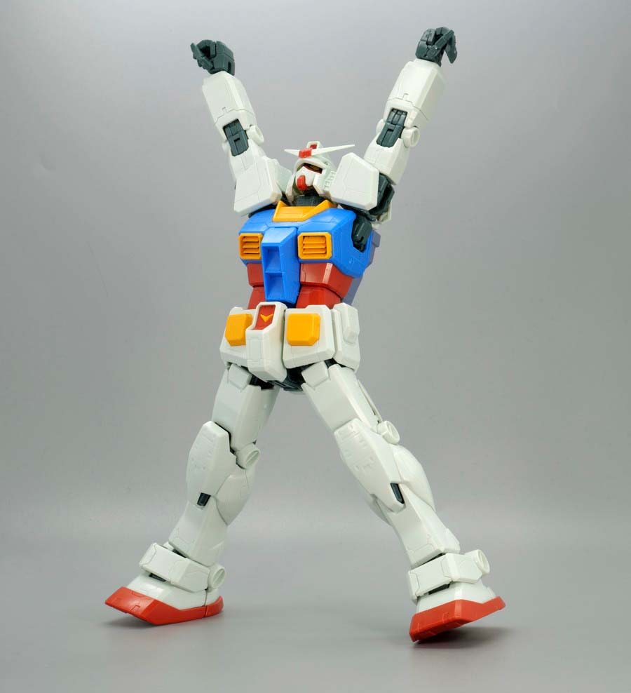 MG 1/100 RX-78-2ガンダム Ver.ONE YEAR WAR 0079 アニメーションカラーバージョンのガンプラレビュー画像です